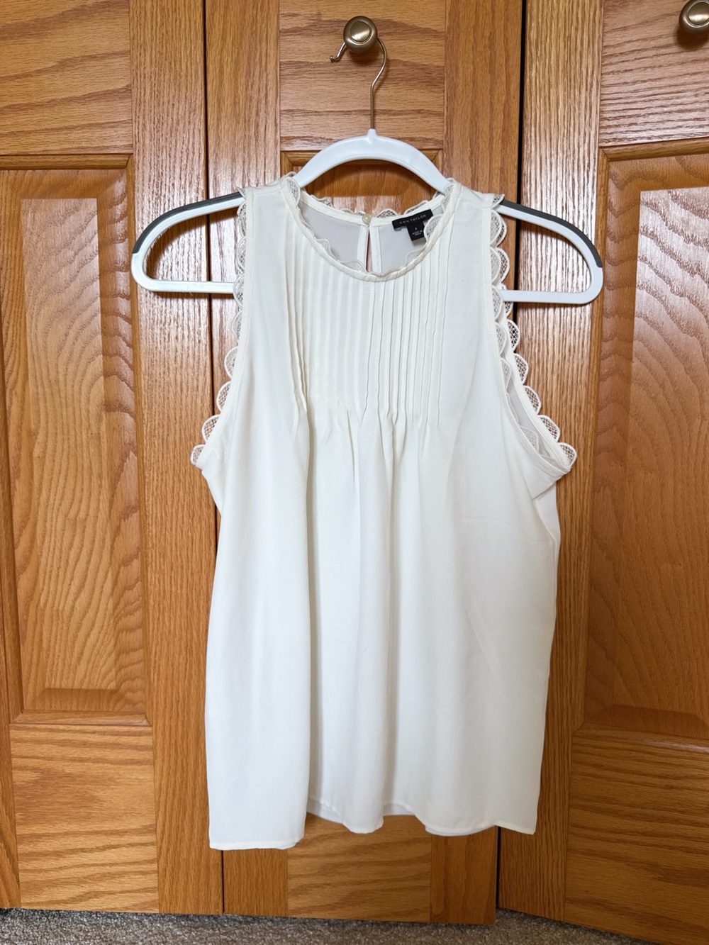 Ann Taylor Cream Lace-Trim Pintuck Sleeveless Top Size S